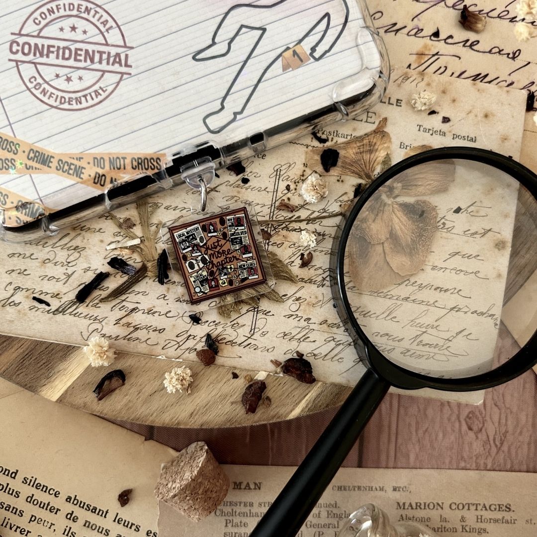 Dust Charm per E-reader/ Smartphone - One Thriller