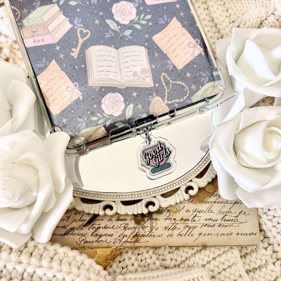 Dust Charm per E-reader/ Smartphone - Good Girls Motel