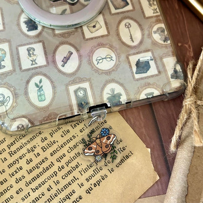 Dust Charm per E-reader/ Smartphone - Falena Dark Academia